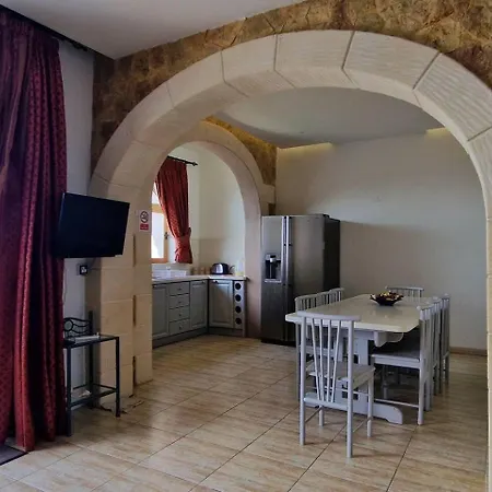 Modern 4-bed In Ix-xaghra Valley View Pool Xagħra