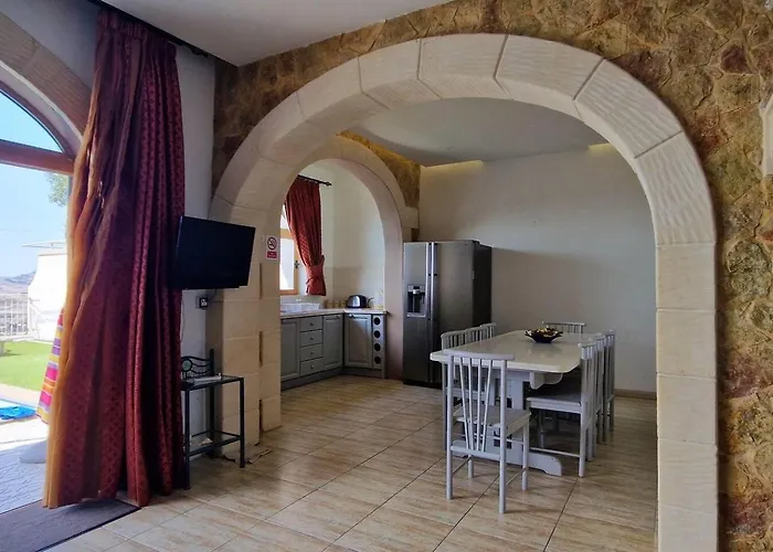 Modern 4-bed In Ix-xaghra Valley View Pool Xagħra